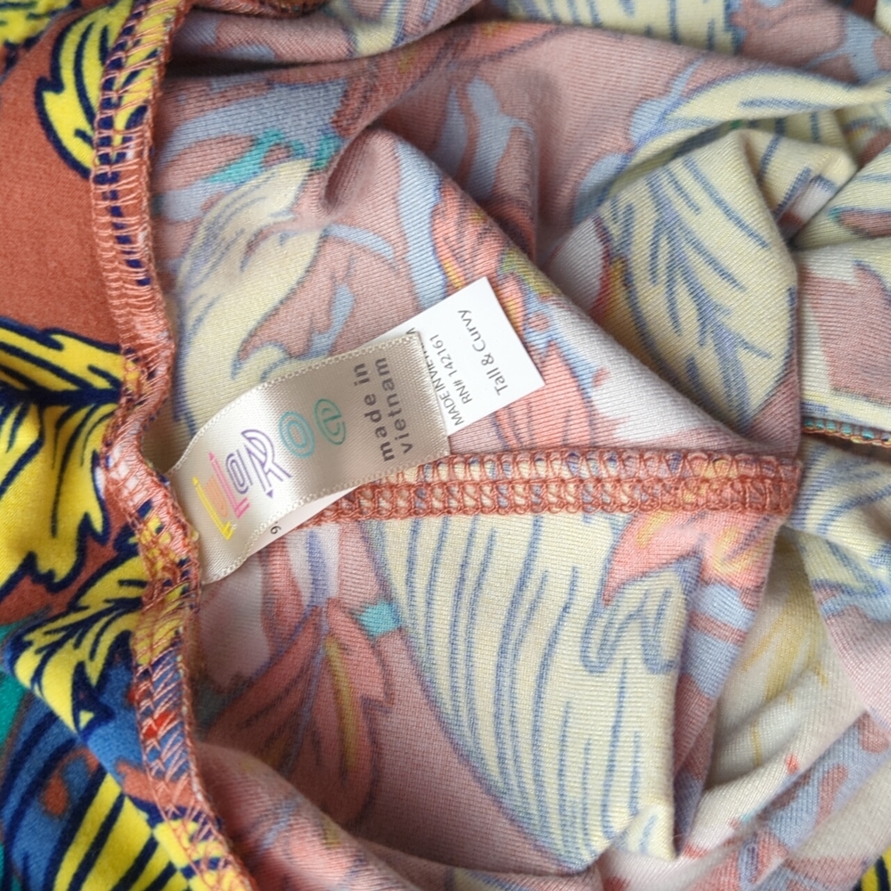 LuLaRoe leggings tall and curvy leaf pattern - Picture 2 of 6